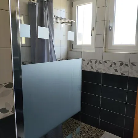 منزل للإقامة Room,chambre Privee Chez L'habitant,parking Voiture Devant La Maison,garage Moto Et Velo *