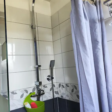 民宿 Room,chambre Privee Chez L'habitant,parking Voiture Devant La Maison,garage Moto Et Velo, Petit Dejeuner 科尔马