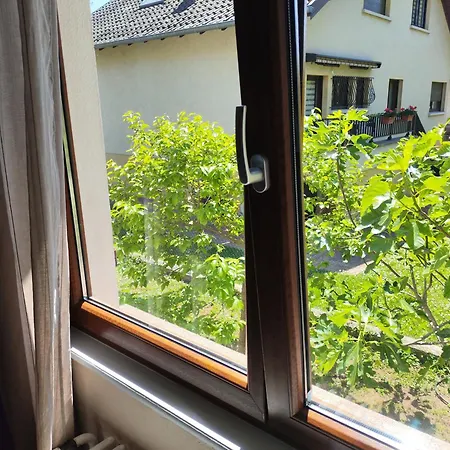 Room,chambre Privee Chez L'habitant,parking Voiture Devant La Maison,garage Moto Et Velo *