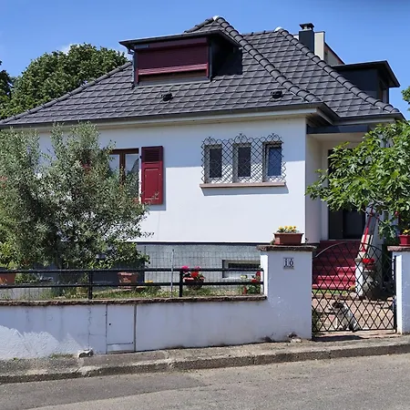 Homestay Room,chambre Privee Chez L'habitant,parking Voiture Devant La Maison,garage Moto Et Velo
