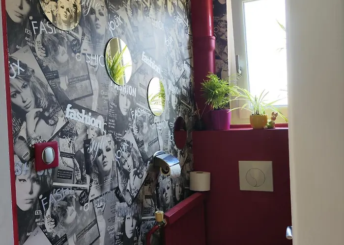 Room,chambre Privee Chez L'habitant,parking Voiture Devant La Maison,garage Moto Et Velo Privatunterkunft *