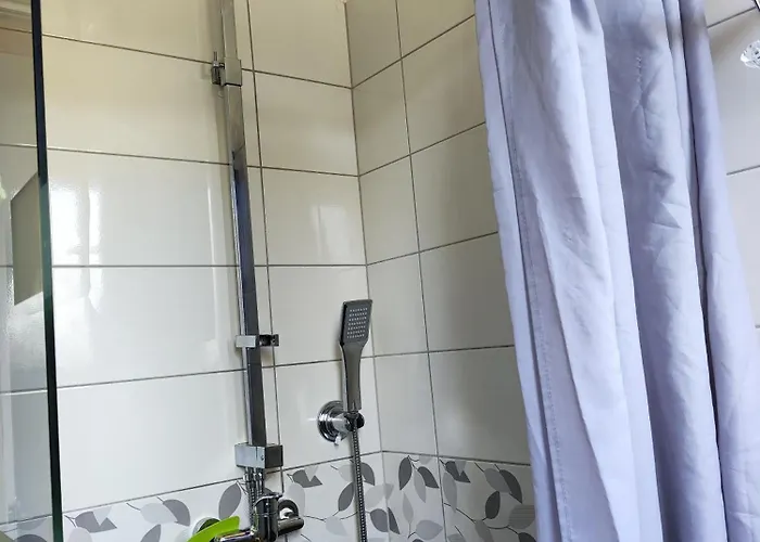 Privatunterkunft Room,chambre Privee Chez L'habitant,parking Voiture Devant La Maison,garage Moto Et Velo Colmar