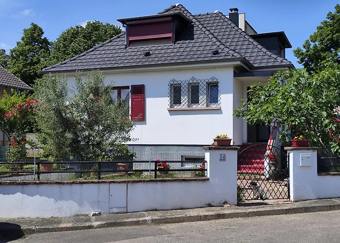 Privatunterkunft Room,chambre Privee Chez L'habitant,parking Voiture Devant La Maison,garage Moto Et Velo